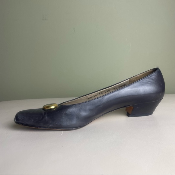 Vintage Salvatore Ferragamo Gray Genuine Leather low-heel shoe Size 9AAAA - Picture 3 of 15